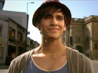 freddie from skins season 3+4 wearing hat